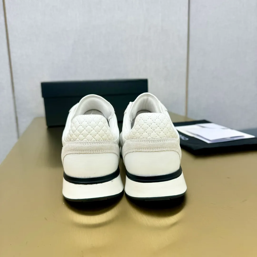 👟👟Ex-factory price 560👟👟 CHANEL Chanel thick-soled panda sneakers Panda biscuit shoes Chanel 2024ss popular panda shoes 🐼Colorful thick-soled casual sports shoes sneakers counter synchronization The counter is very popular Very difficult to buy a shoe The most popular thick-soled panda shoes on the Internet It can be imagined that small fragrance control can not miss it, both appearance and comfort coexist Simple and versatile white shoes. The thick sole increases height and is super versatile. You can wear it with your eyes closed😍Whoever wears it will look better. Upper: calfskin. Lining: imported sheepskin lining. Outsole: TPU original outsole. Size: 35-40 (41 customized.